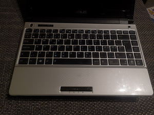 Asus UL20A 12.1" (4 foto / 8)