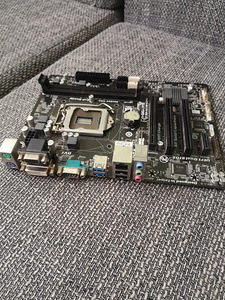 Gigabyte GA-H81M-S2PV Socket 1150 (2 foto / 4)