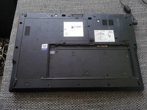 Fujitsu Lifebook E558 i3-7130U,8GB DDR4, 256GB SSD,4G LTE (5 foto / 9)