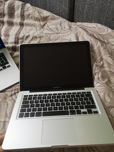 MacBook Pro Win 10 Pro, SSD, 2-3h Aku (4 foto / 10)