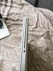 MacBook Pro Win 10 Pro, SSD, 2-3h Aku (8 foto / 10)