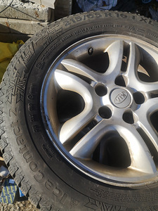 Шины 215/65R16 Studded + диски Kia Sportage (5 фото из 7)