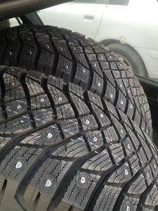215/65R17 Goodyear UltraGrip IceArtic 2 SUV UUED (2 foto / 5)