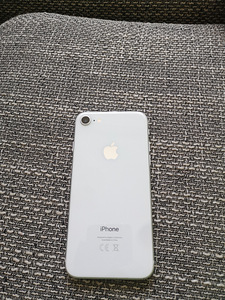 iPhone 8 64 ГБ белый (2 фото из 5)