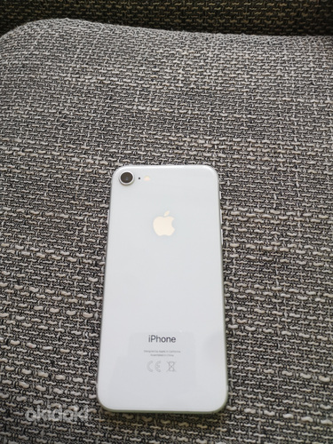 iPhone 8 64 ГБ белый (фото #2)