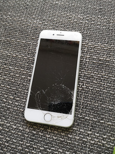 iPhone 8 64 ГБ белый (5 фото из 5)