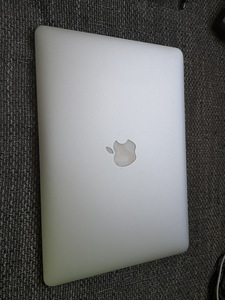 Apple Macbook Air 2017 i5, 8GB/128GB SSD (10 foto / 10)