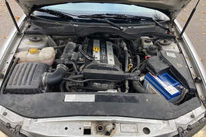 M: Opel Omega 2.2 2002a. (8 foto / 9)