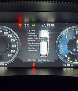 Volvo V90 Intelli Safe PRO AWD D4 2018 MY 2.0 140kW (12 foto / 15)