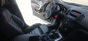Opel insignia 2009 2.0 (7 foto / 9)