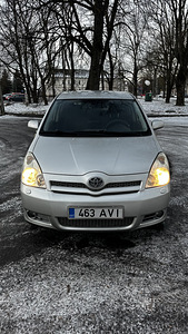 ПРОДАЕТСЯ TOYOTA COROLLA VERSO (2 фото из 11)
