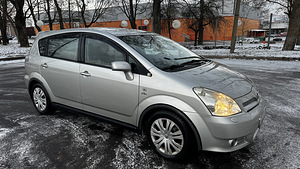 ПРОДАЕТСЯ TOYOTA COROLLA VERSO (3 фото из 11)