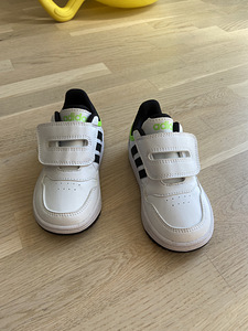 Новые кроссовки adidas 24 s.