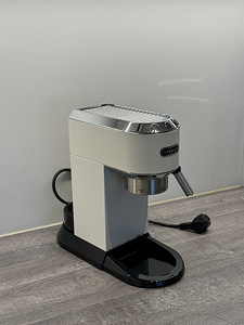 Кофемашина DeLonghi (3 фото из 7)