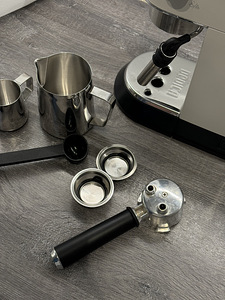 Кофемашина DeLonghi (7 фото из 7)