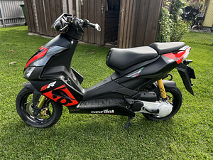 Aprilia sr 50r 2019 (8 foto / 9)