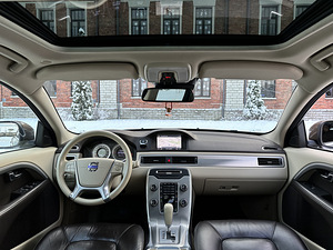 Volvo XC70 120kW 2012 (10 foto / 14)
