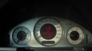 Mercedes-Benz E 270 2005 (8 foto / 13)