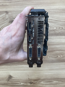 Asus R9 290 4GB (3 foto / 3)