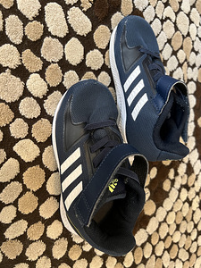 Kasutatud adidase tossud 25,5 (2 foto / 3)