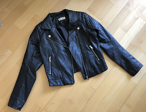 Черная куртка из искусственной кожи hM 158