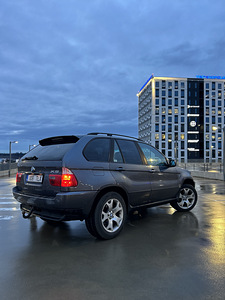BMW X5 (2 фото из 7)