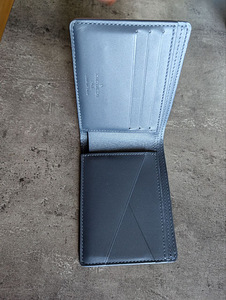 Louis Vuitton кошелек (3 фото из 4)