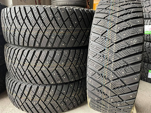 235/60/18 Goodyear Ice Arctic 107T XL naastrehvid (1 foto / 1)