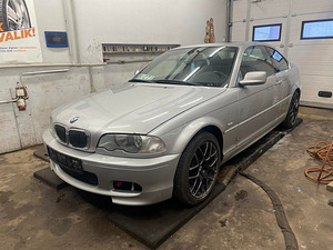 BMW 320 Turbo 2.2 125kW (2 foto / 9)