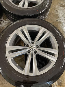 VW ОРИГИНАЛЬНЫЕ диски 19x8.5 с датчиками + шины (4 фото из 6)