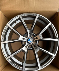 BMW Replica (5656) 8.5 ET28 + 9.5 ET35 BMW (1 foto / 1)