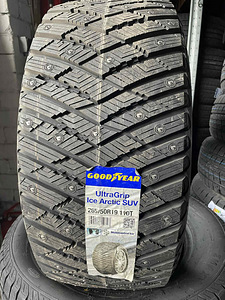 265/50/19 Goodyear Ultragrip Ice Arctic naastrehvid 110t (1 foto / 1)