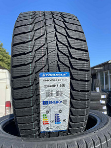 235/40/18 triangle snowlink pl01 95r (1 foto / 1)