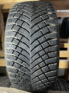 255/40R19 Michelin x-ice north 4 naastrehv (1 foto / 1)