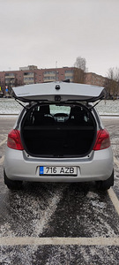 Toyota Yaris (8 foto / 8)