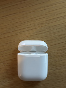 AirPods 2gen (a2031) наушник (левый)+чехол (3 фото из 3)