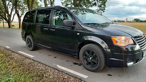 Chrysler Grand Voyager (8 foto / 12)