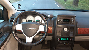 Chrysler Grand Voyager (12 foto / 12)
