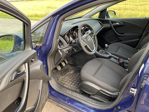 OPEL ASTRA SPORTS TOURER (10 foto / 11)