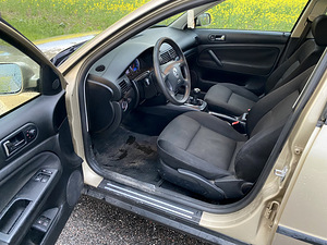 VOLKSWAGEN PASSAT (9 foto / 10)