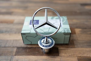 Mercedes-Benz kapoti märk / embleem kapotile A2108800186 (1 foto / 4)