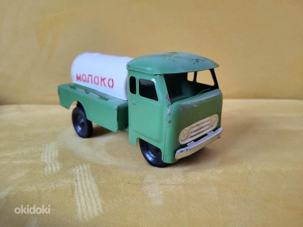 Старый жестяной молоковоз УАЗ советских времен, 1970-е годы. (фото #5)