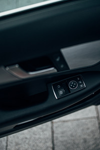 MERCEDES-BENZ C220 2011 (13 foto / 15)