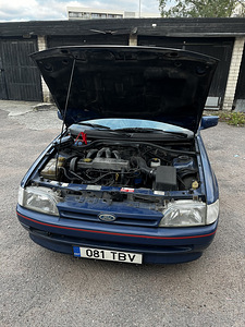 Авто Ford Escort (2 фото из 4)