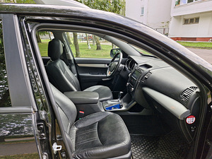 Kia Sorento (7 фото из 11)