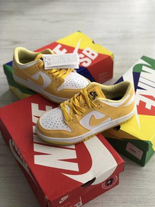 Nike tossud SB Dunk Low Laser Orange (1 foto / 4)