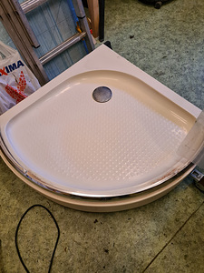 Душевой уголок (3 фото из 6)