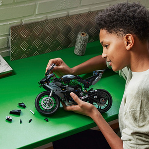Lego Technic 42170 Kawasaki Ninja Motorcycle Лего Мотоцикл (8 фото из 10)