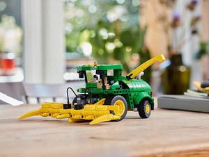 Lego Technic 42168 John Deere 9700 Forage Harvester Лего (10 фото из 10)