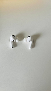AirPods Pro (4 фото из 6)